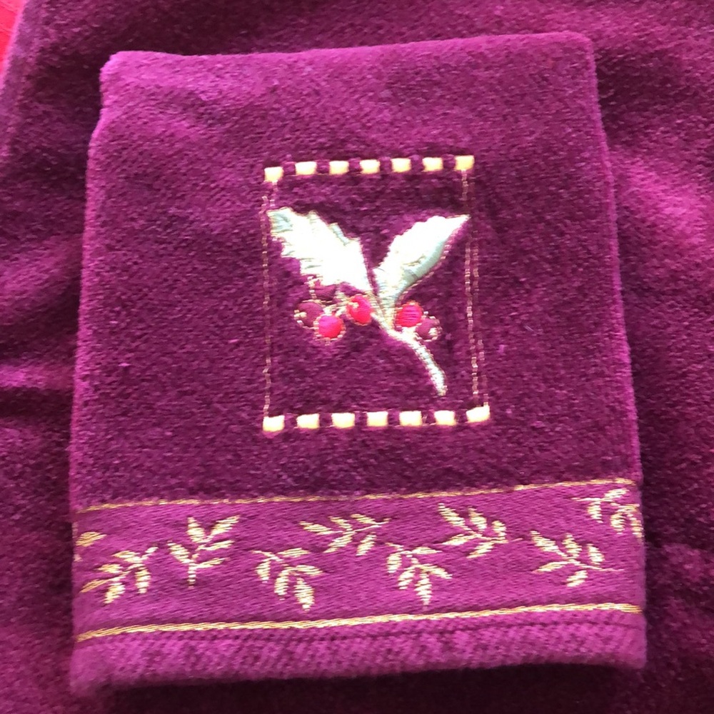 Embroidered Bath Towel Set - Picture 2 of 8